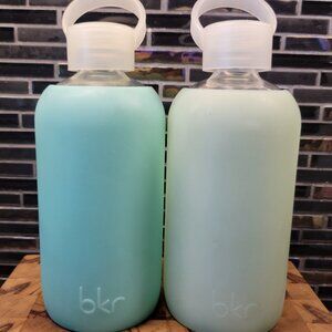 2 BKR MINT GREEN AND TURQUOISE SHEER SLEEVE GLASS 16 OZ 500ML WATER BOTTLE YOGA